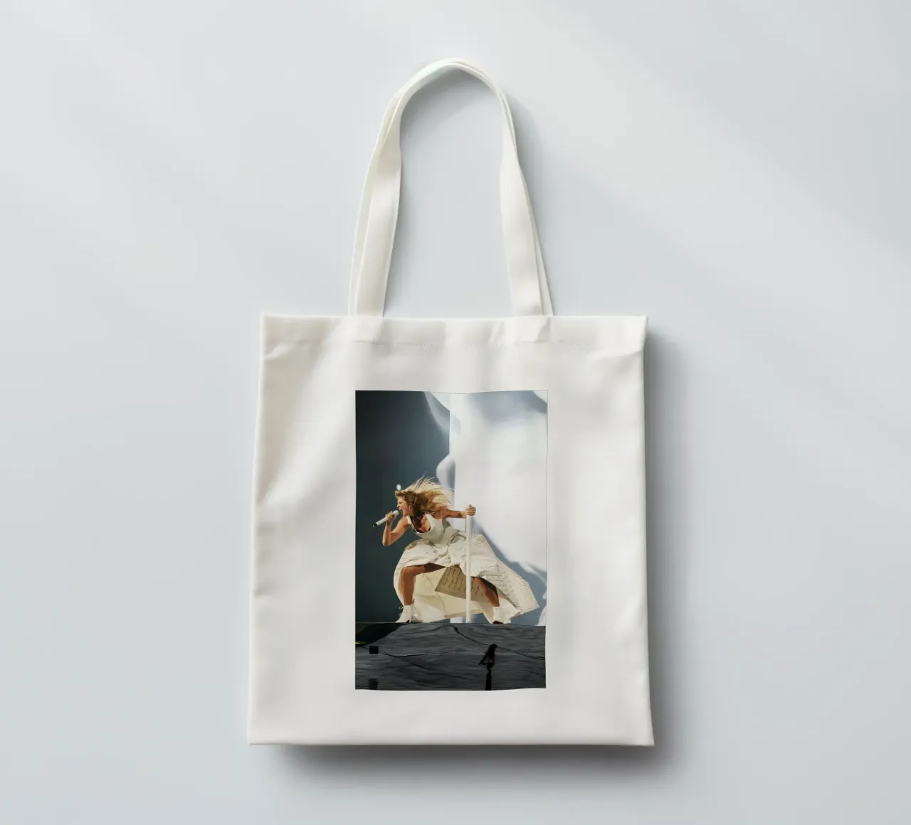 Taylor Swift borsa in juta da hendrikklamb