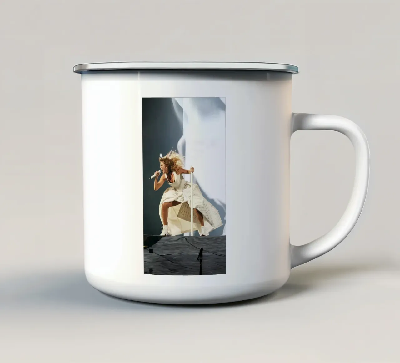 Taylor Swift tazza in smalto da hendrikklamb