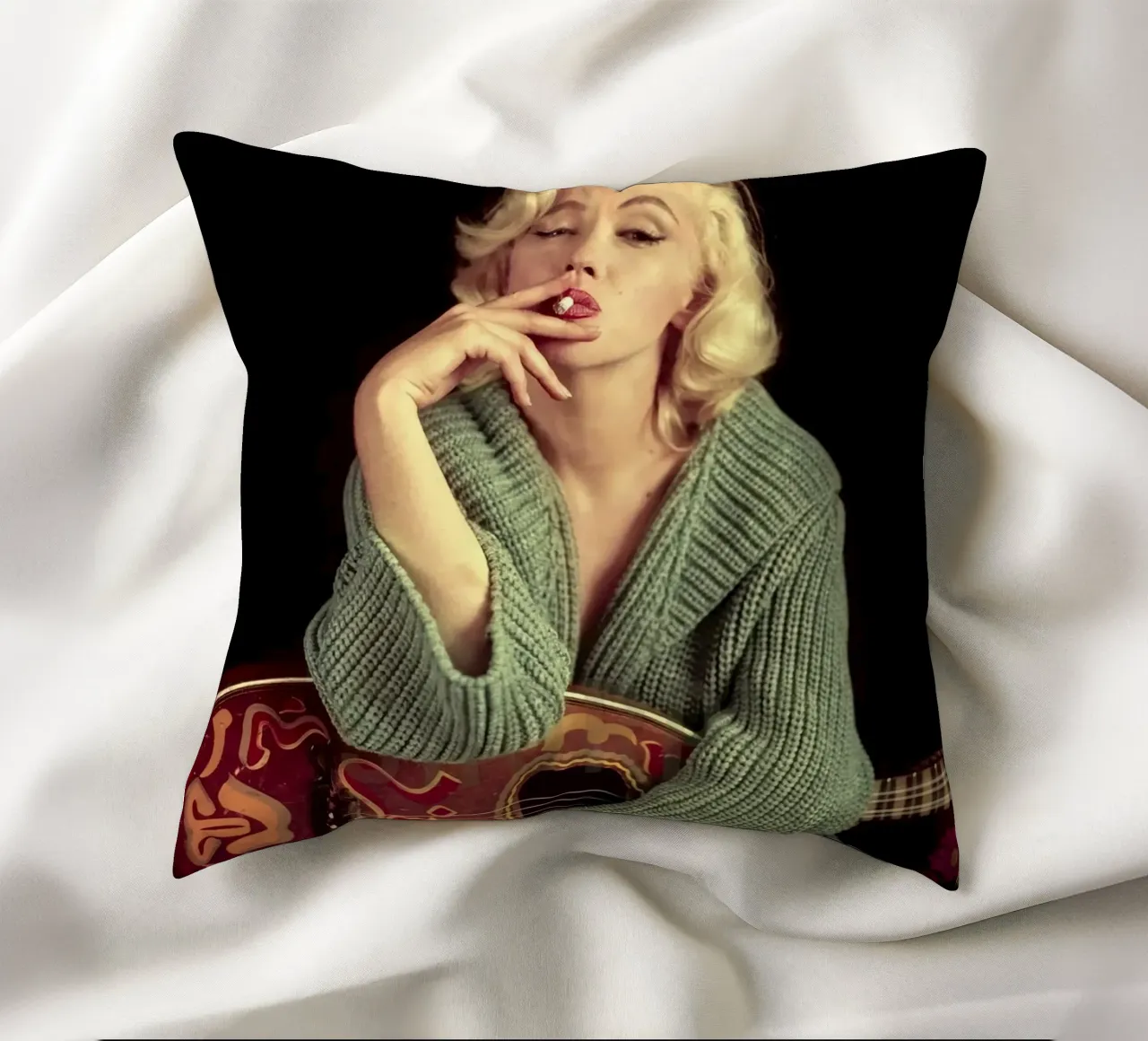 Dietro il sorriso: La vita e l'eredità di Marilyn Monroe cuscino da valentinomartinst