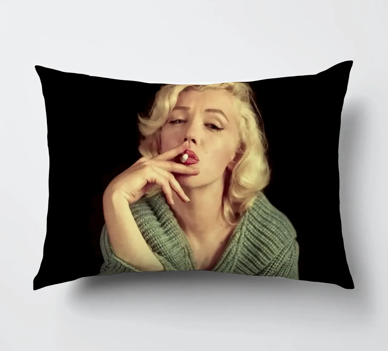 Dietro il sorriso: La vita e l'eredità di Marilyn Monroe cuscino da valentinomartinst