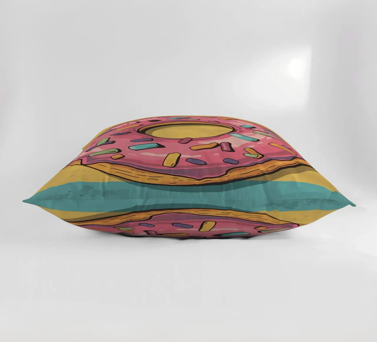 Ciambella ghiacciata rosa " Non preoccuparti, sii felice " cuscino da DesignDoodle
