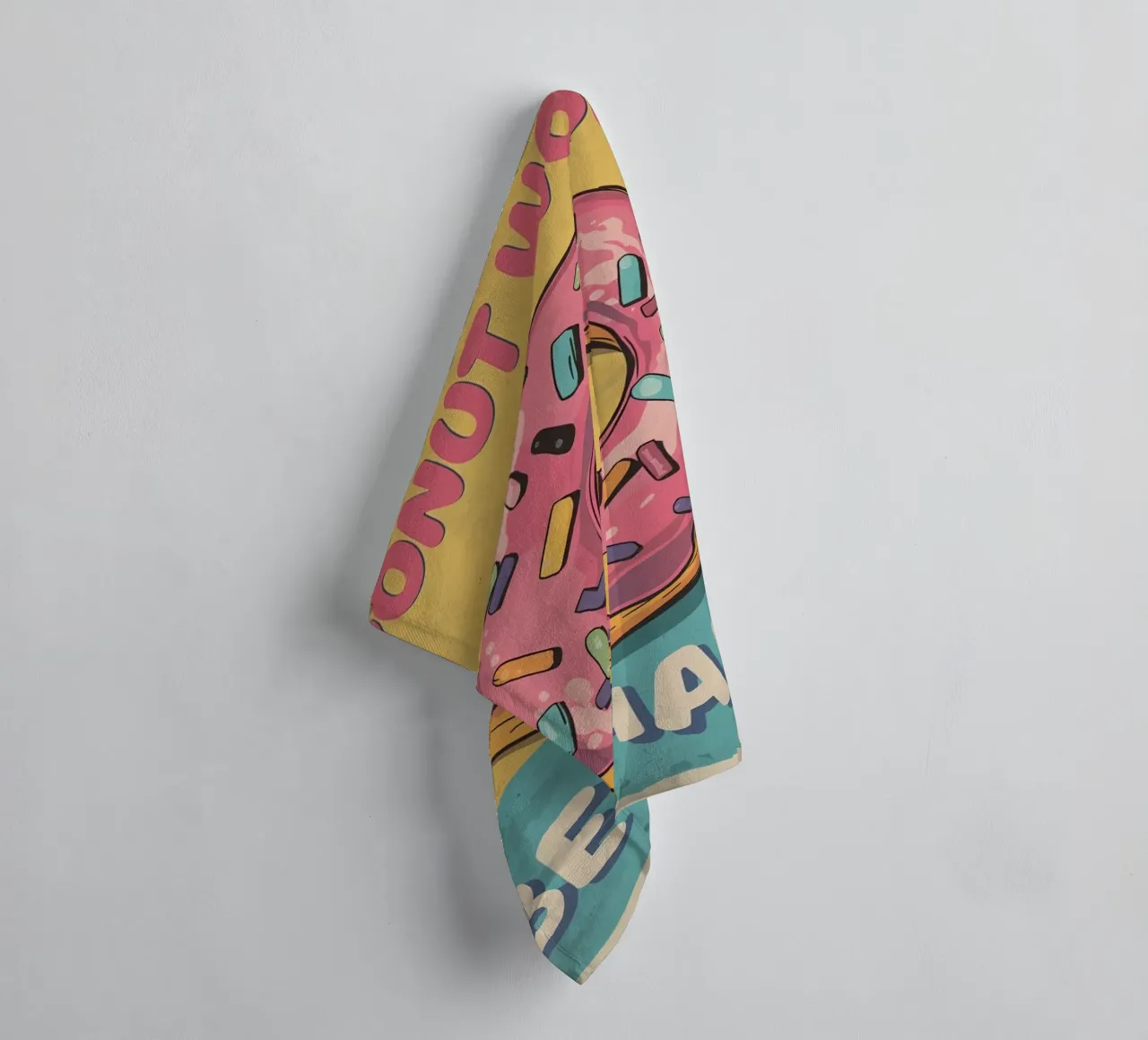 Donut glacé rose " Donut Worry, Be Happy " (Ne vous inquiétez pas, soyez heureux) serviette de bain de DesignDoodle