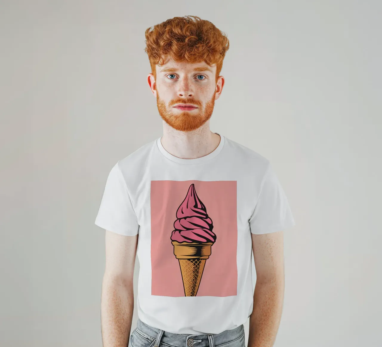 Cono gelato soft serve rosa t-shirt da DesignDoodle