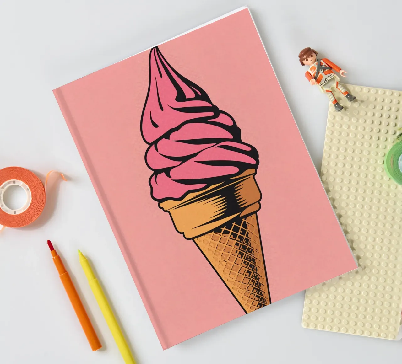 Cono gelato soft serve rosa diario da DesignDoodle