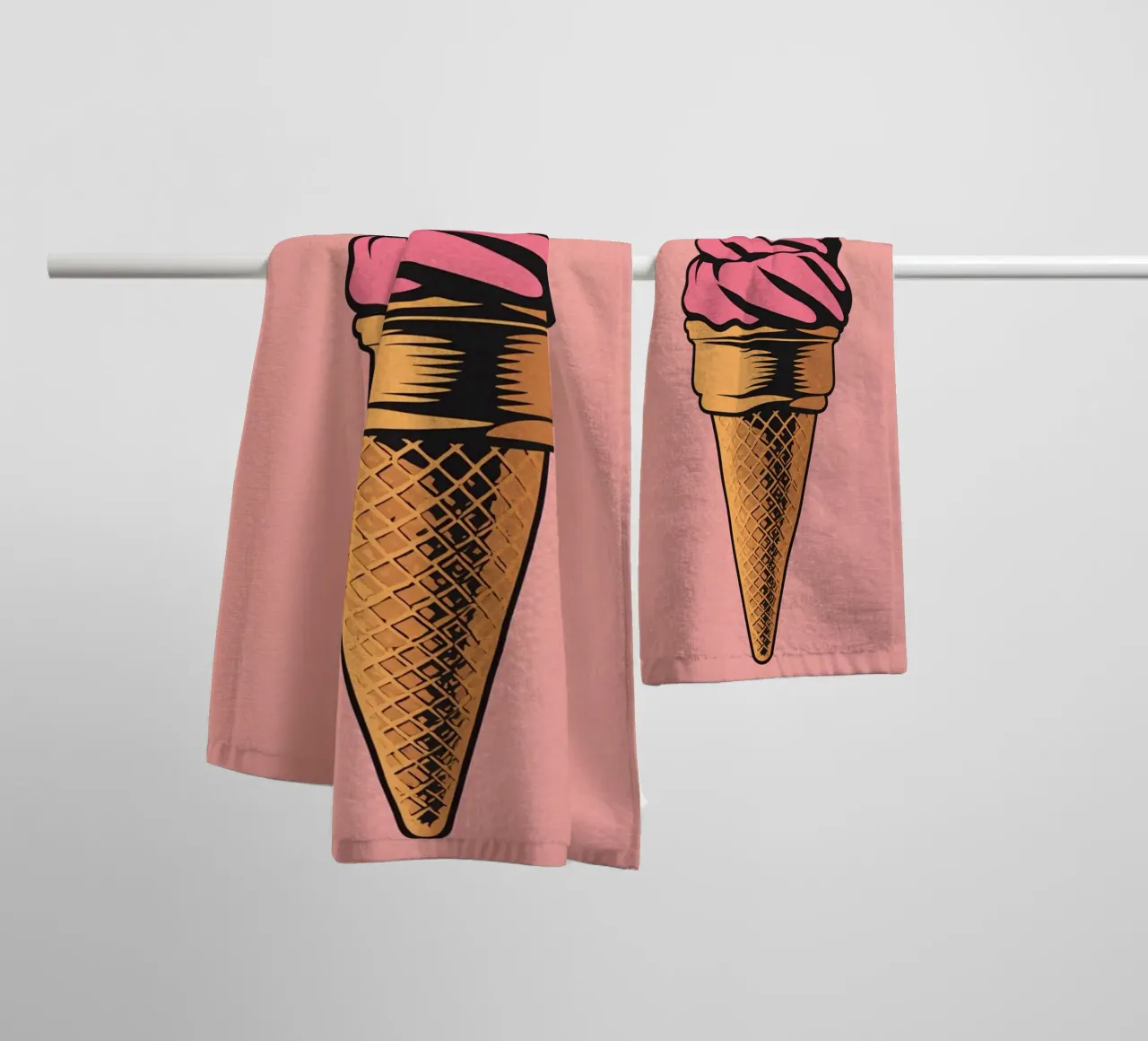 Cône de crème glacée Soft Serve rose serviette de bain de DesignDoodle
