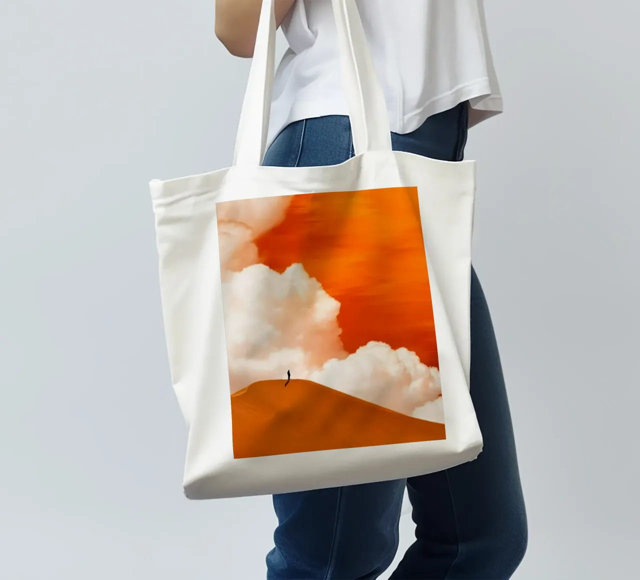 man stand in yellow shade borsa in juta da scoten