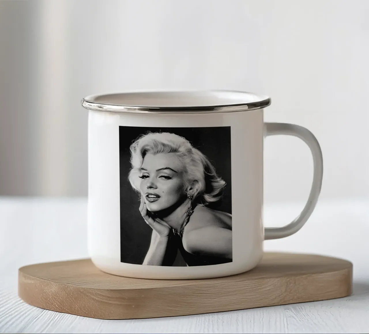 The Making of a Legend How Marilyn Monroe Captivated the Wo enamel mug by valentinomartinst