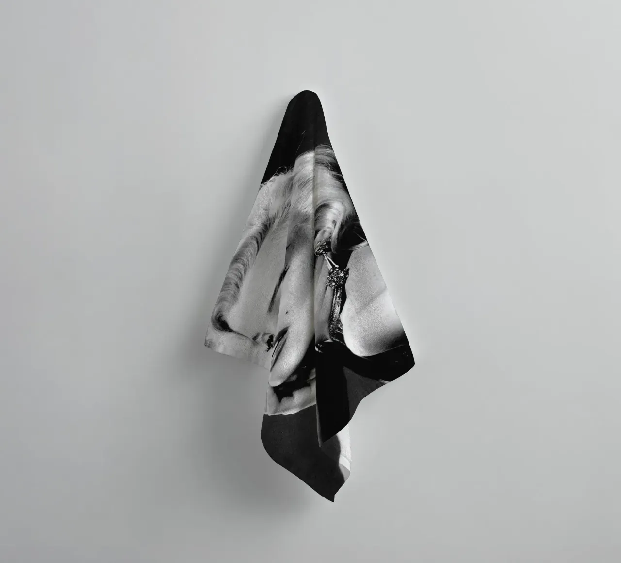 The Making of a Legend How Marilyn Monroe Captivated the Wo towel by valentinomartinst
