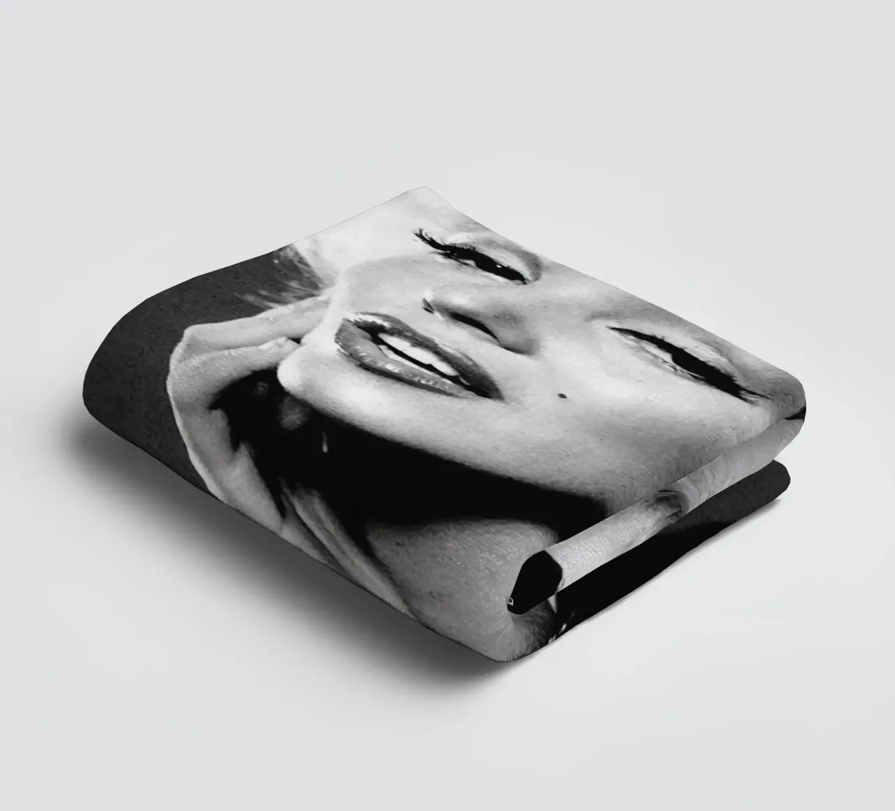 The Making of a Legend How Marilyn Monroe Captivated the Wo towel by valentinomartinst