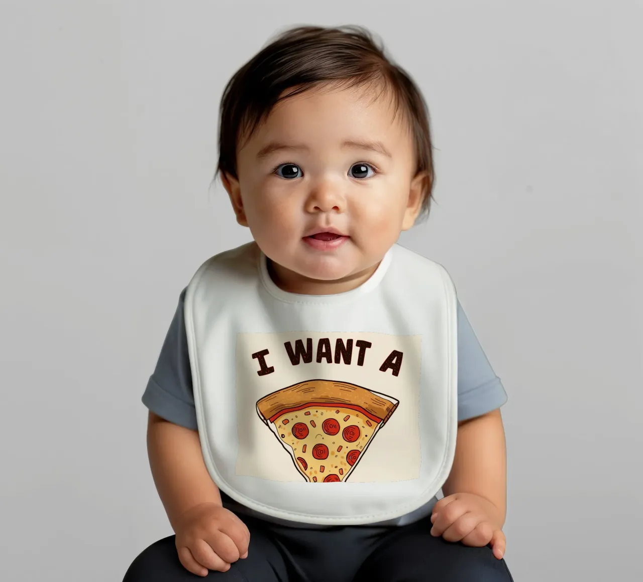 Pizza slice with "I WANT A Pizza YOU" bavaglino da DesignDoodle