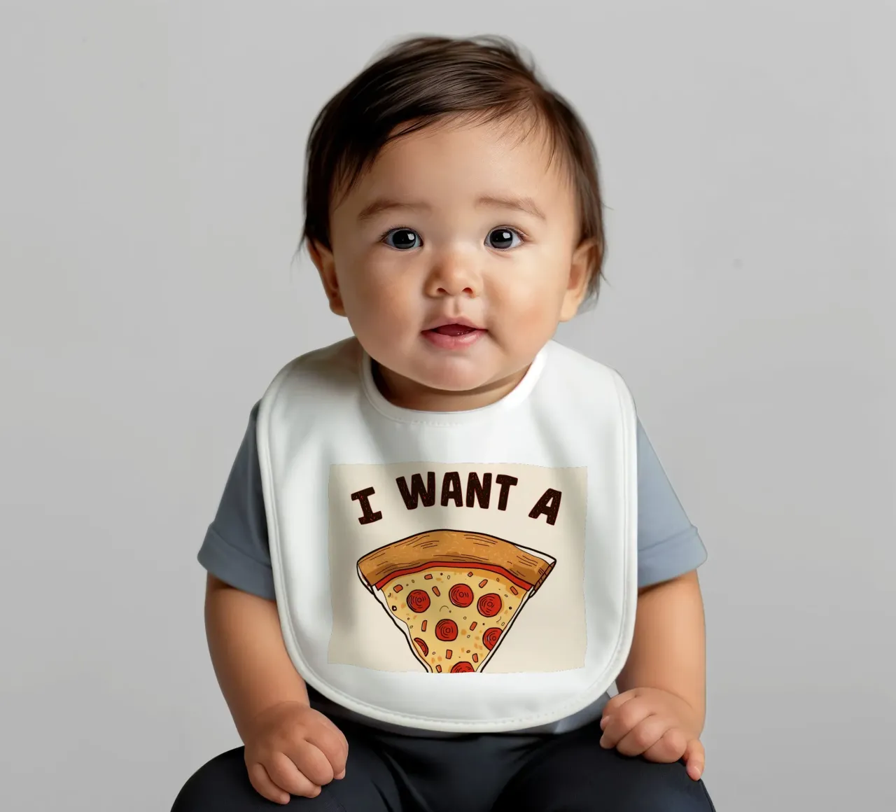 Pizza slice with "I WANT A Pizza YOU" bavaglino da DesignDoodle