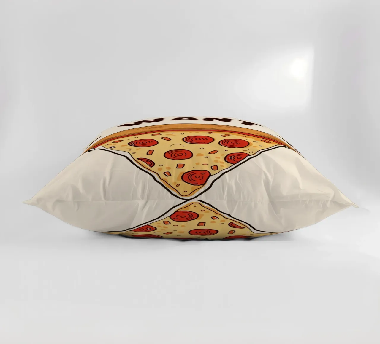 Pizza slice with "I WANT A Pizza YOU" cuscino da DesignDoodle