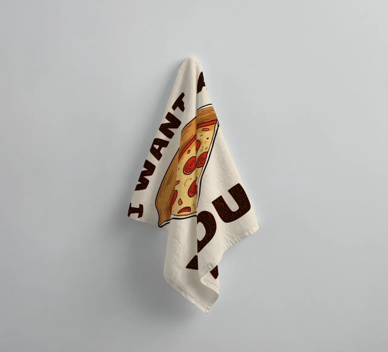 Pizza slice with "I WANT A Pizza YOU" asciugamano da bagno da DesignDoodle