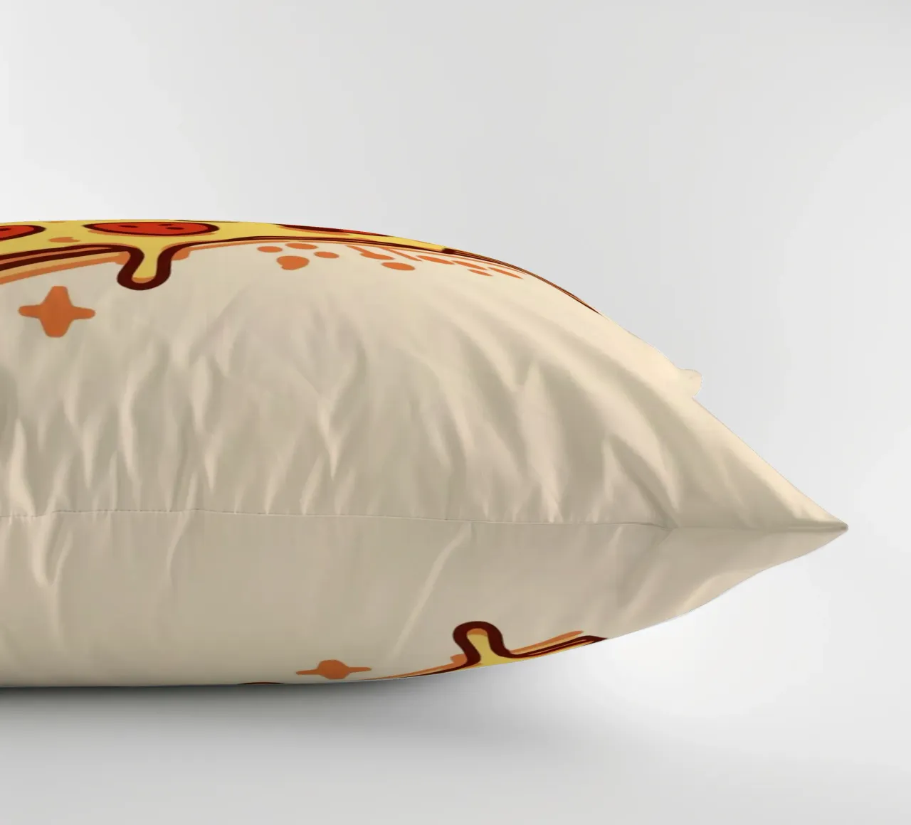 Sorridente fetta di pizza al salame piccante "Problemi di crosta" cuscino da DesignDoodle