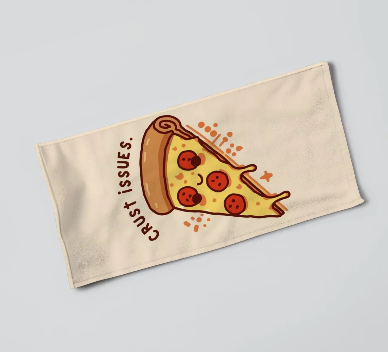 Sorridente fetta di pizza al salame piccante "Problemi di crosta" asciugamano da bagno da DesignDoodle