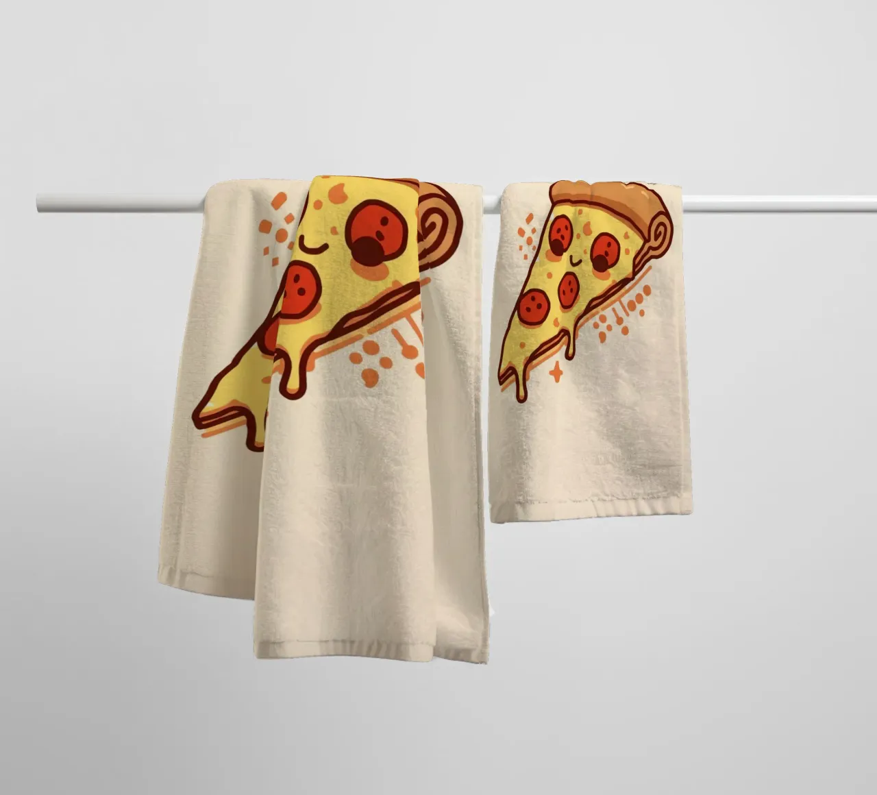 Sorridente fetta di pizza al salame piccante "Problemi di crosta" asciugamano da bagno da DesignDoodle