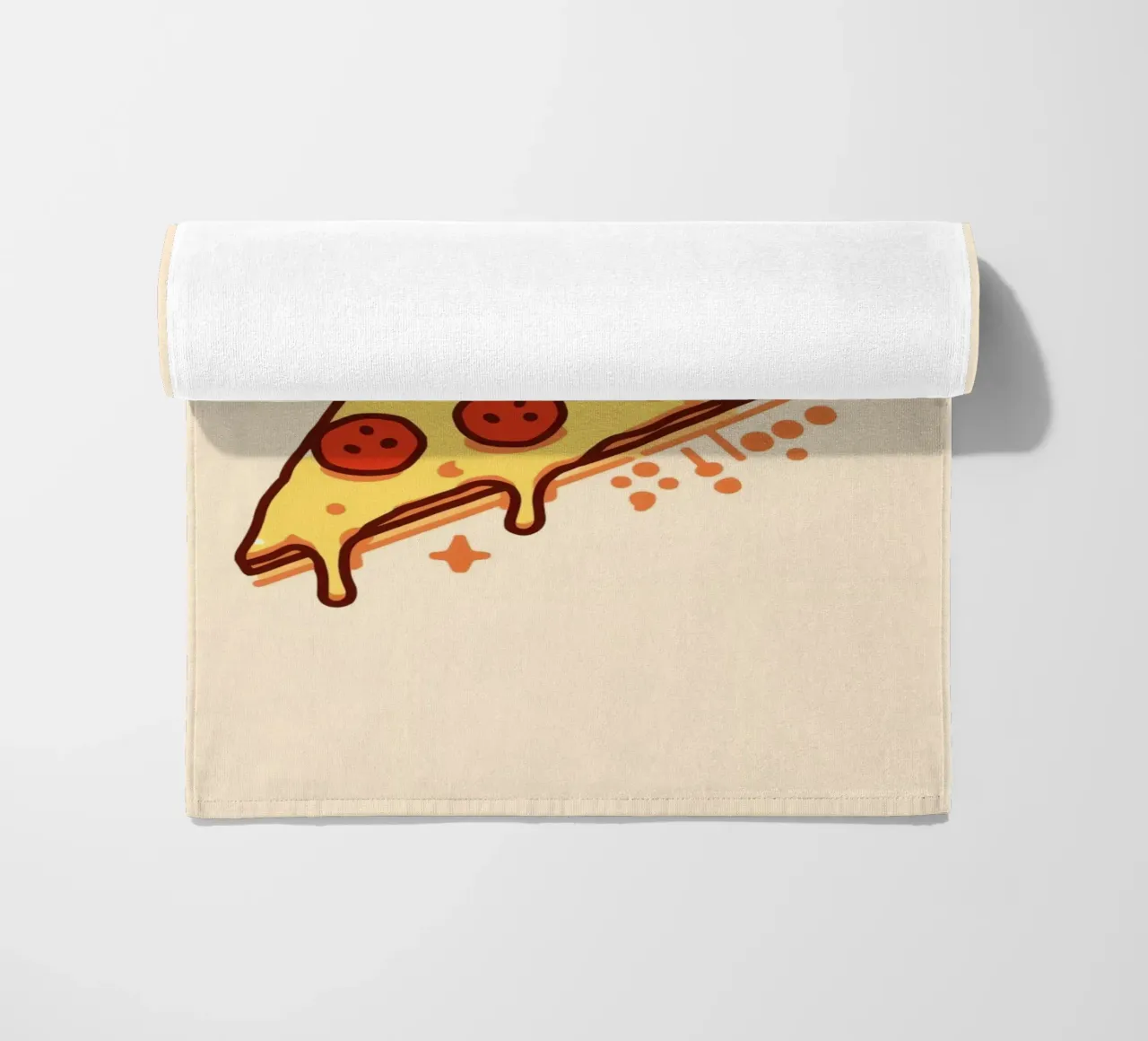 Sorridente fetta di pizza al salame piccante "Problemi di crosta" telo mare da DesignDoodle