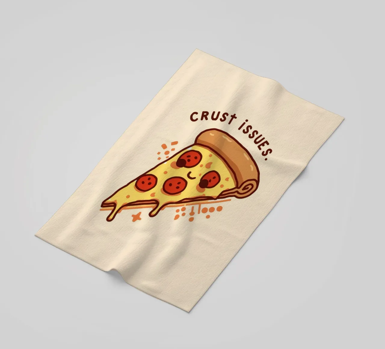 Sorridente fetta di pizza al salame piccante "Problemi di crosta" telo mare da DesignDoodle