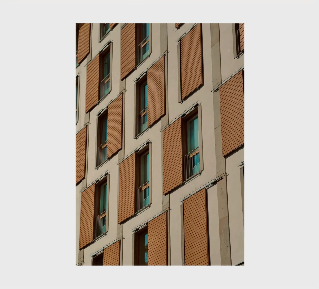 striped window building diario da juli