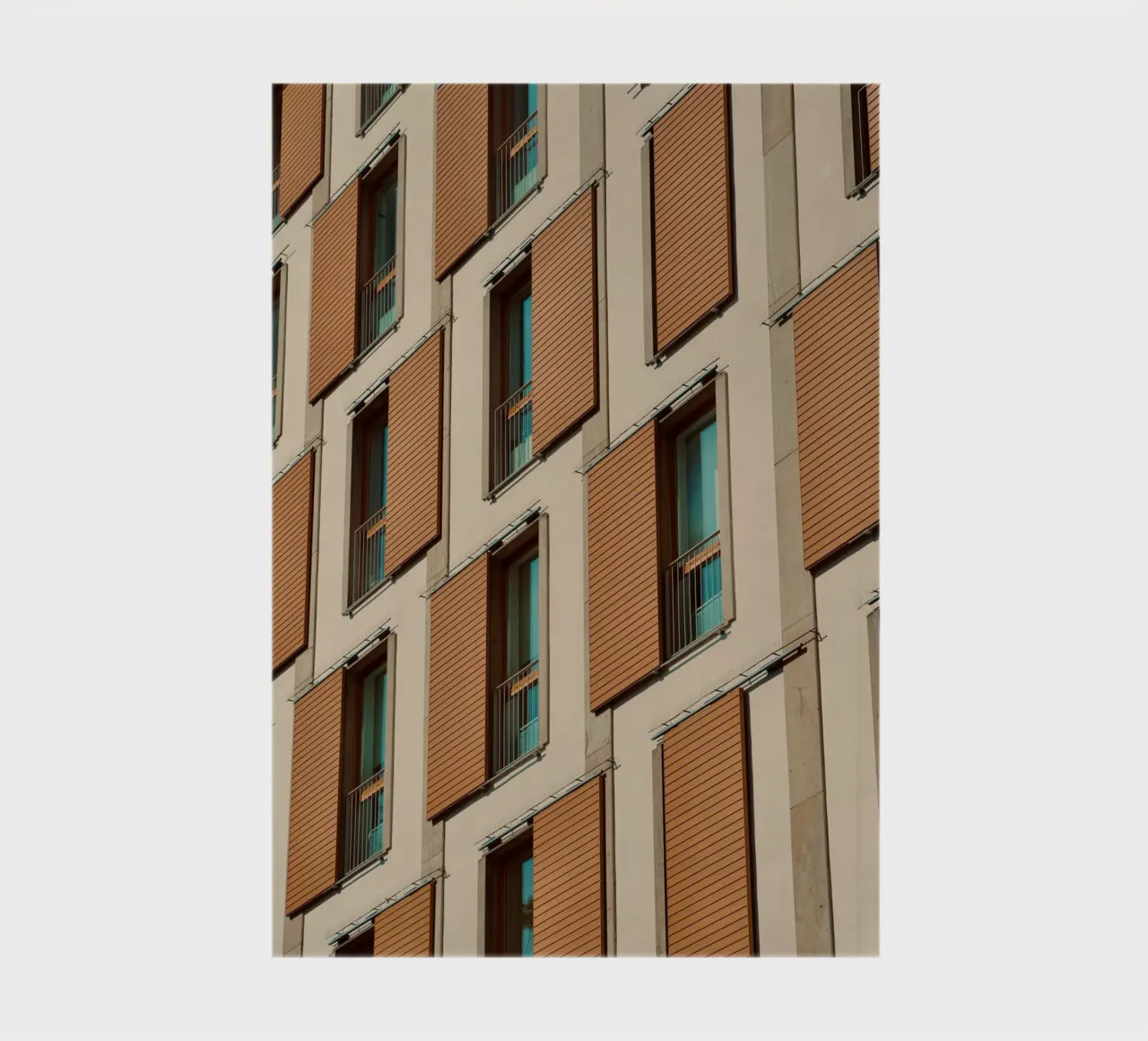 striped window building diario da juli