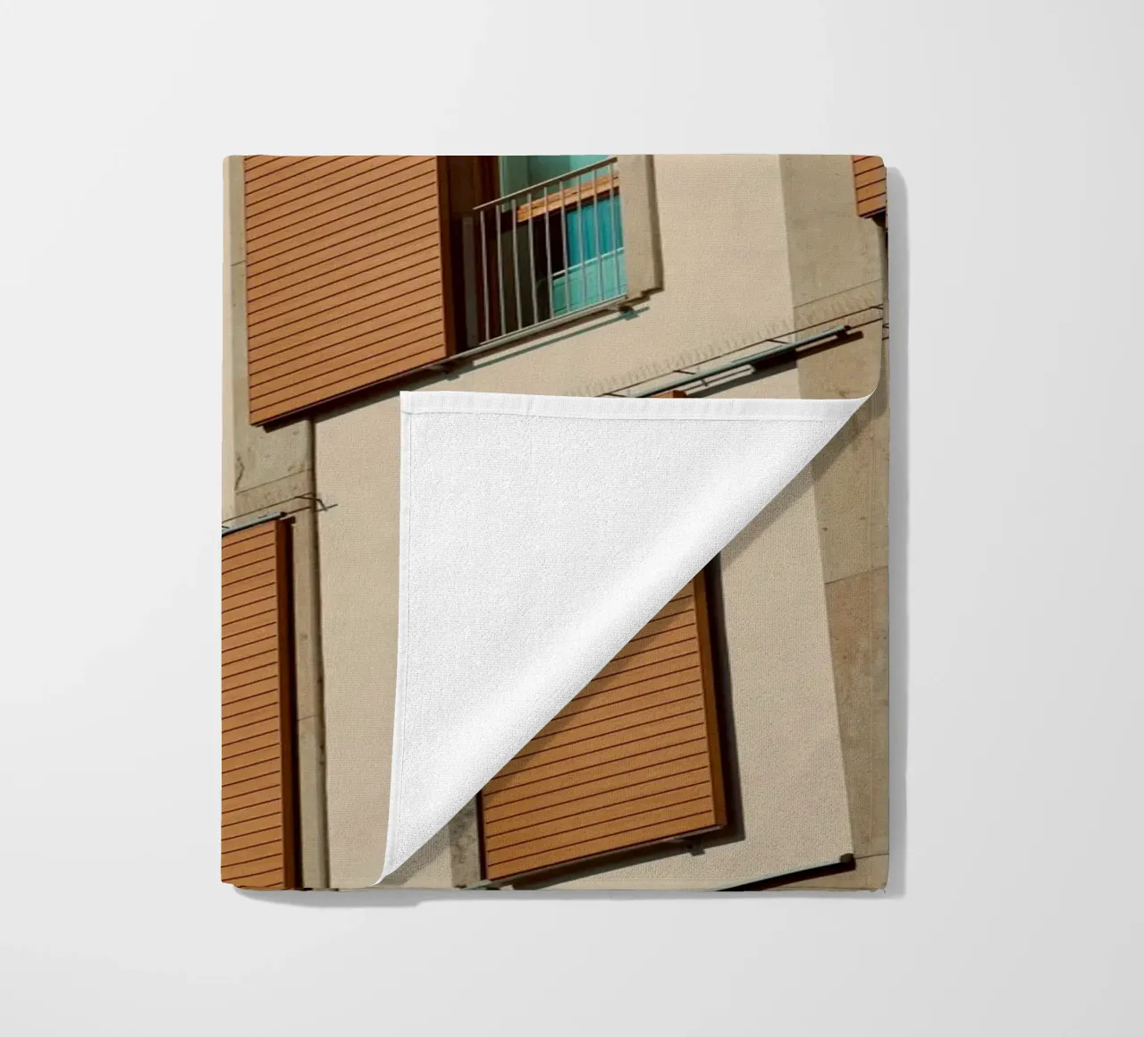 striped window building telo mare da juli