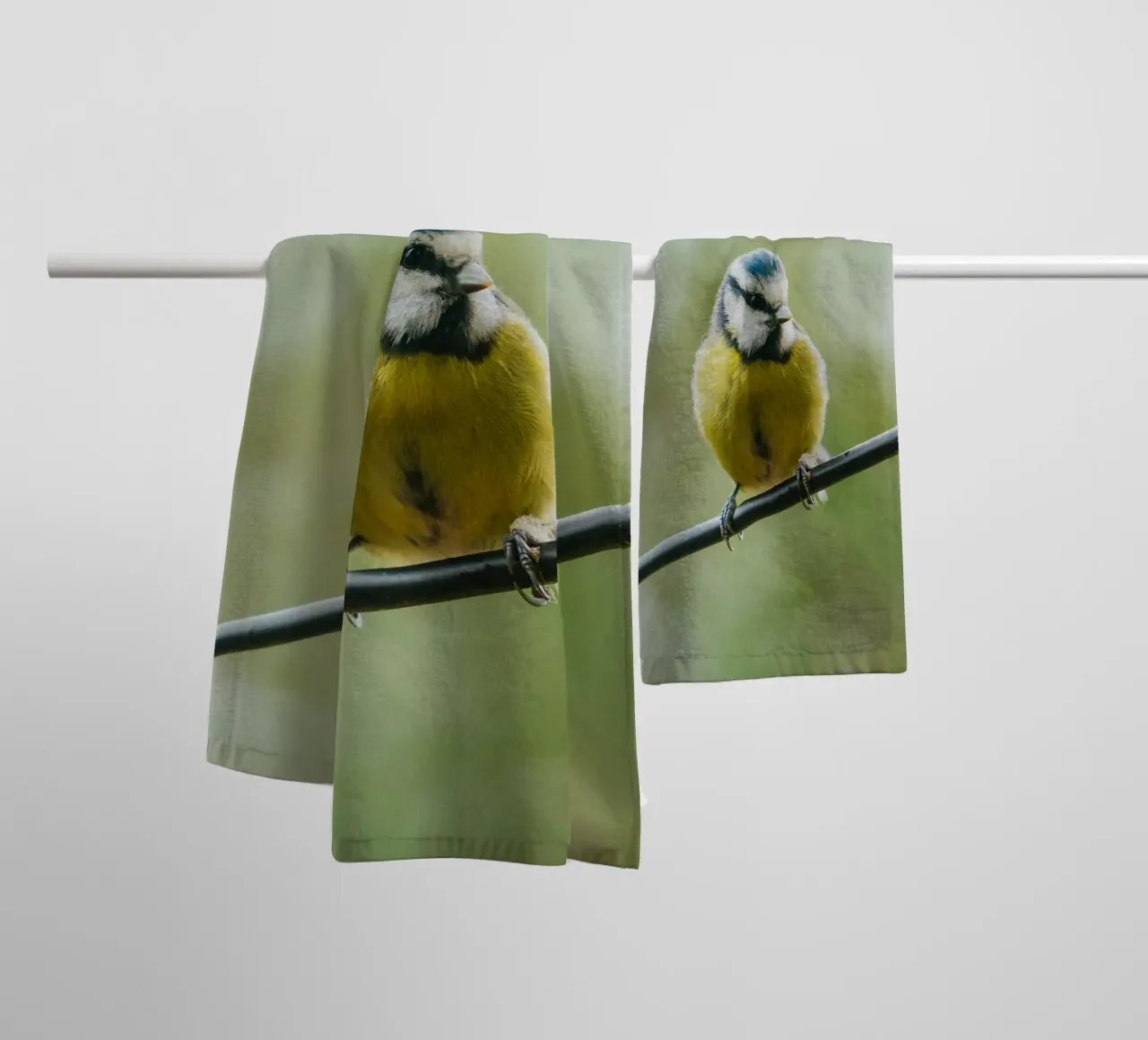 bird on the branch asciugamano da bagno da juli