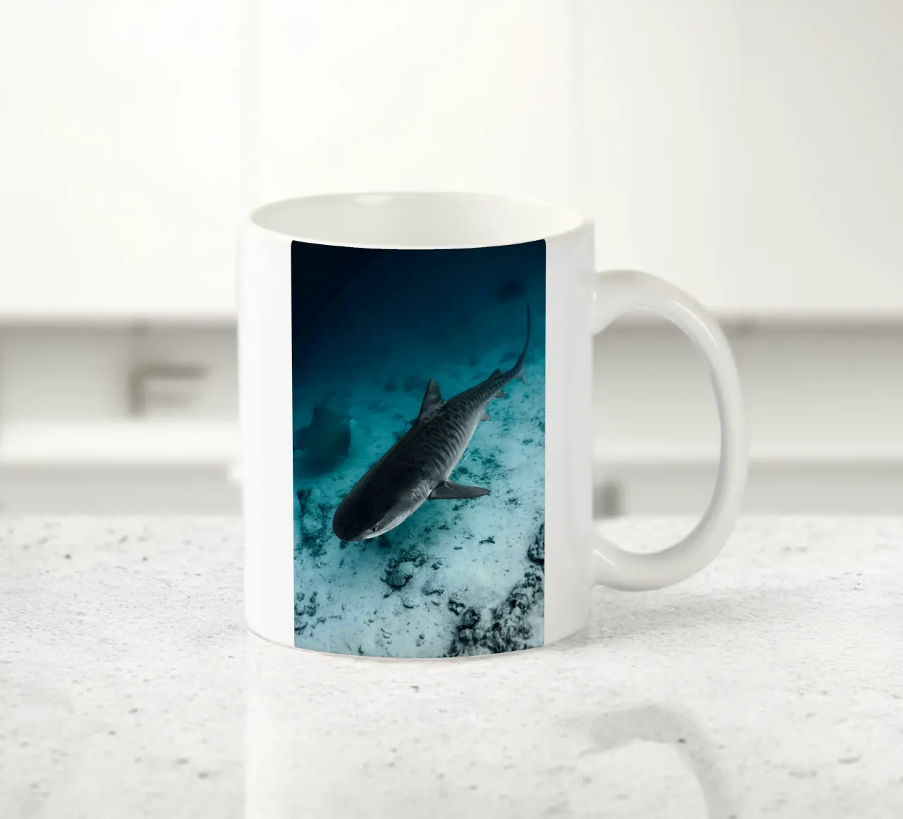 shark inside the ocean tazza in ceramica da juli