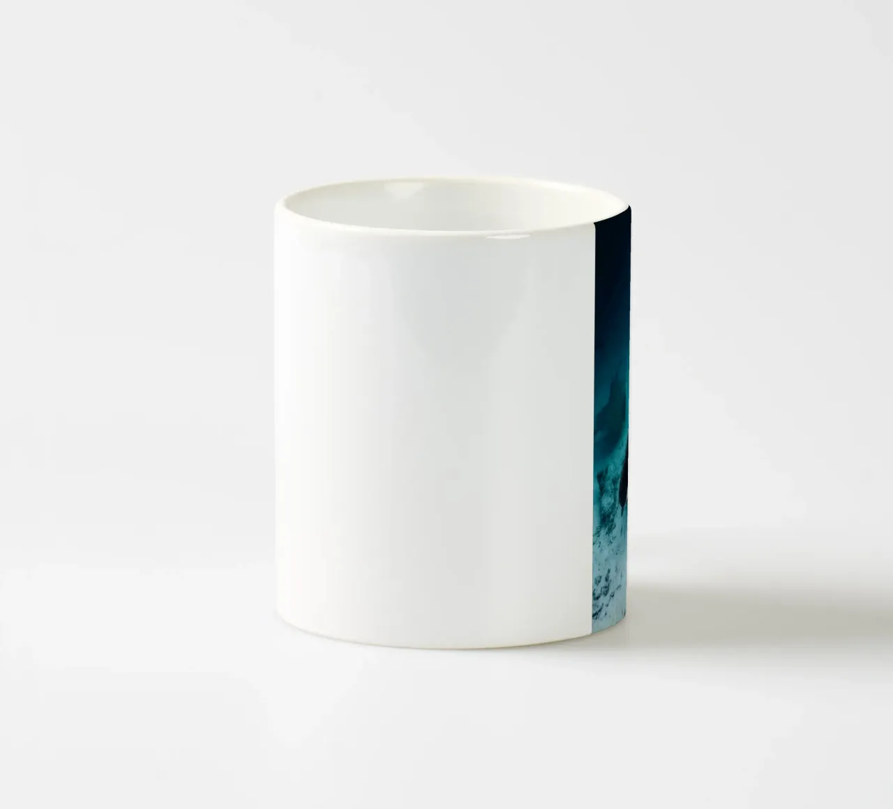 shark inside the ocean tazza in ceramica da juli