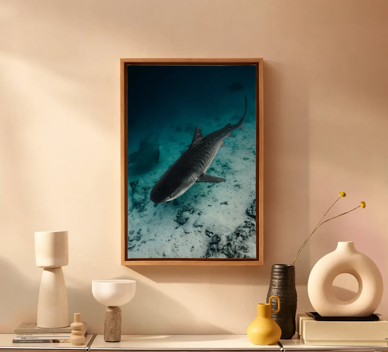 shark inside the ocean tela da juli