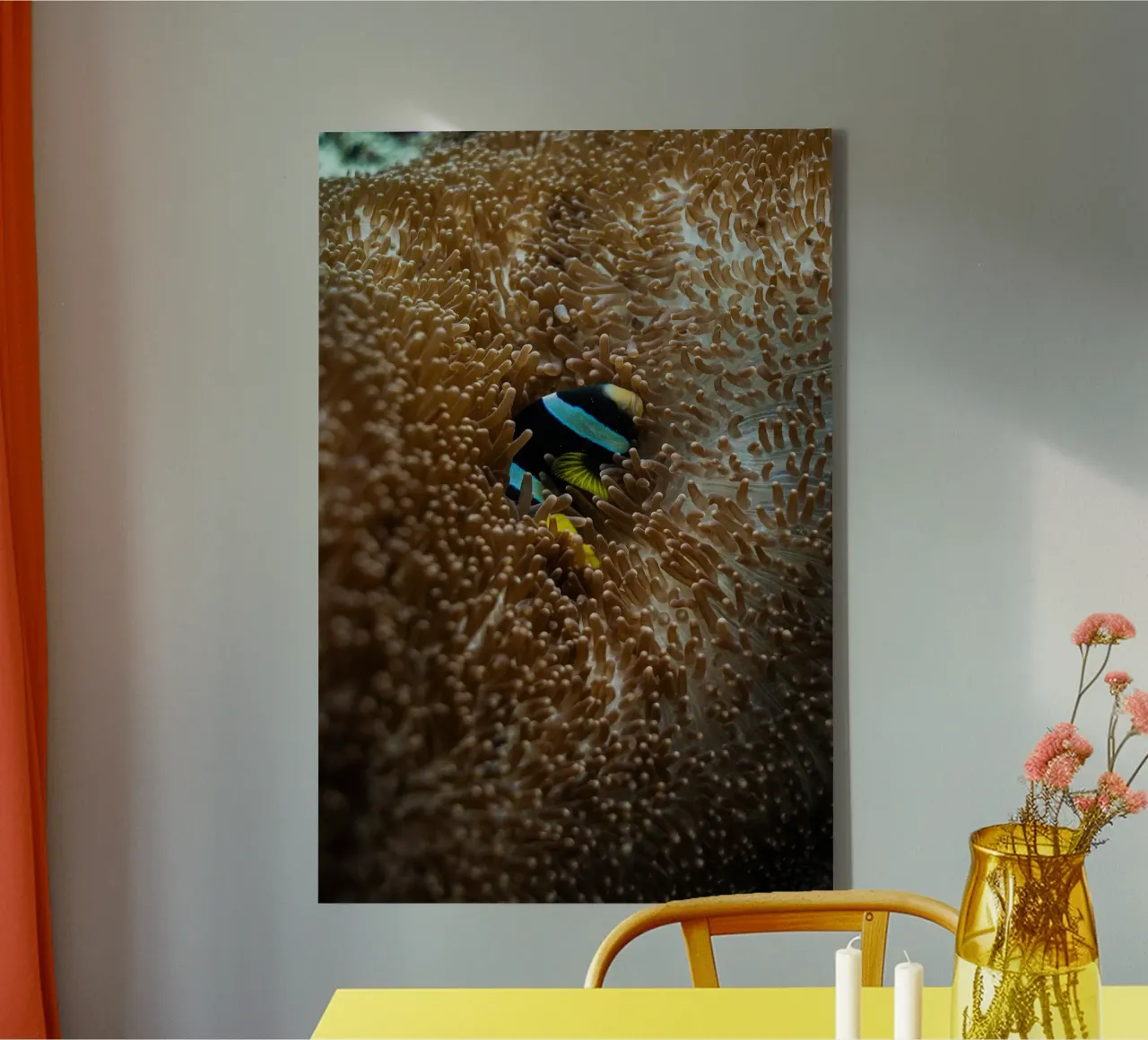 fish lying in the sea tela da juli