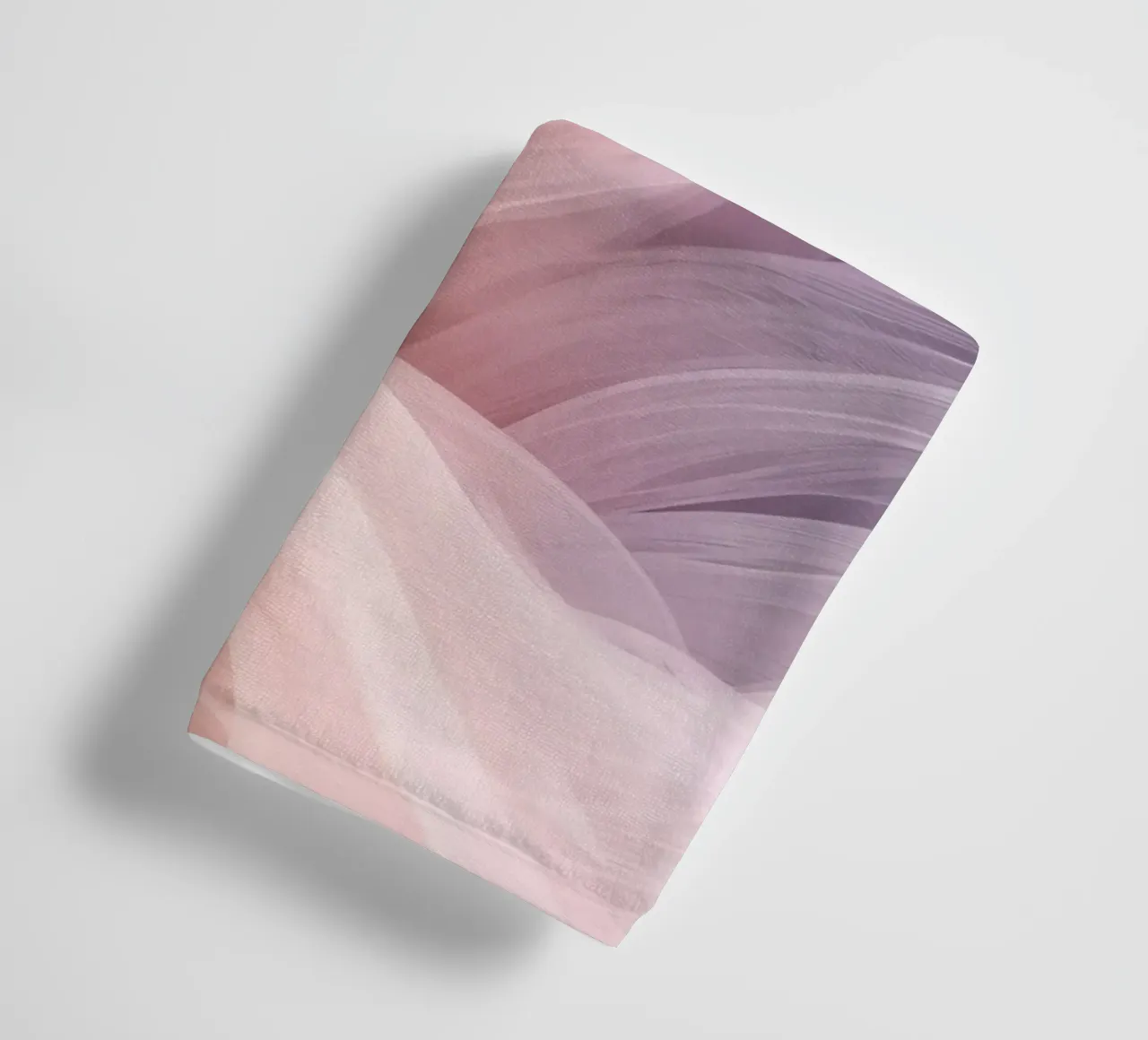 Onde traslucide in tessuto nei colori pesca e lavanda asciugamano da bagno da DesignDoodle