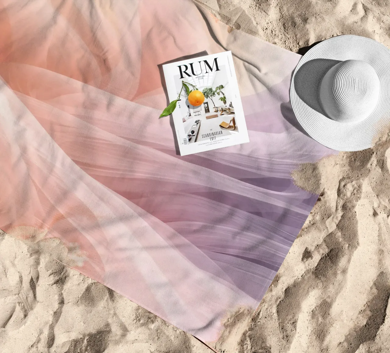 Onde traslucide in tessuto nei colori pesca e lavanda telo mare da DesignDoodle