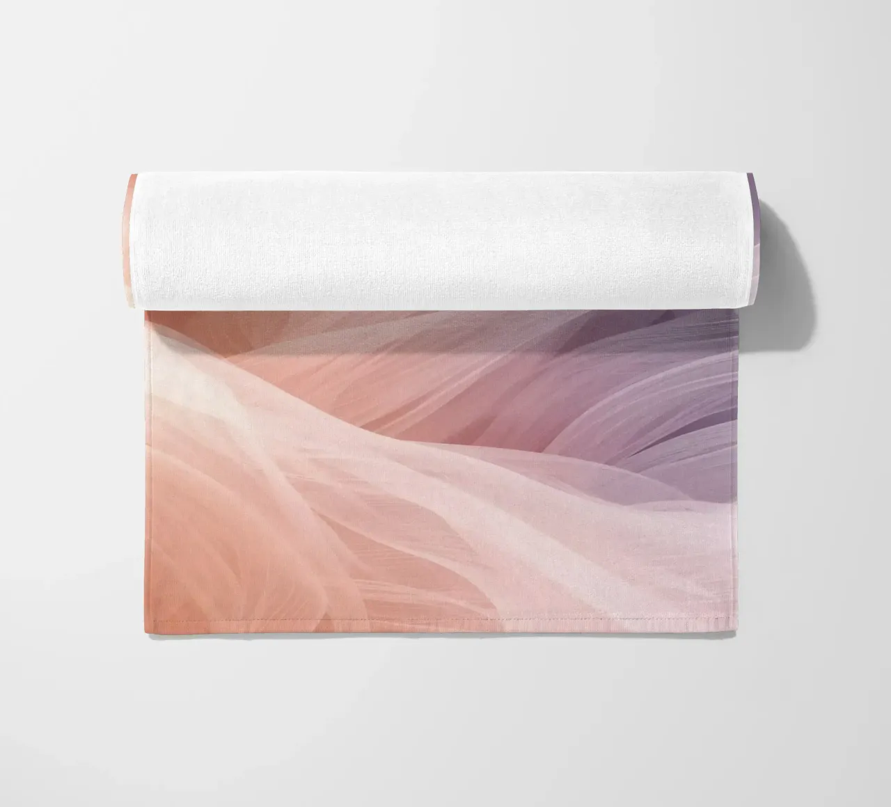 Onde traslucide in tessuto nei colori pesca e lavanda telo mare da DesignDoodle