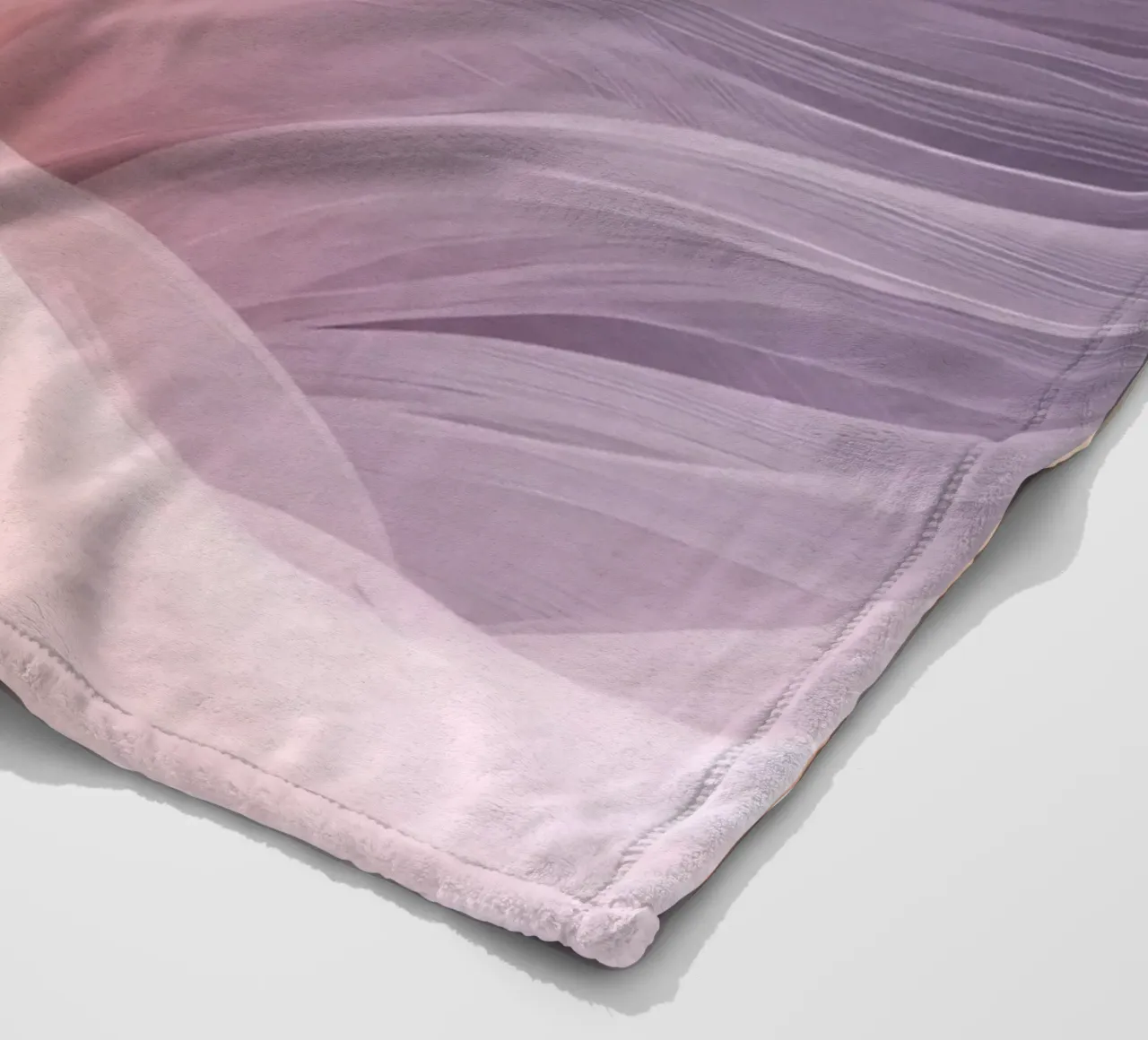 Onde traslucide in tessuto nei colori pesca e lavanda coperta in pile da DesignDoodle