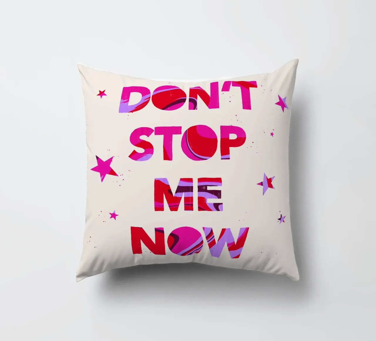 Non fermarmi ora cuscino da nicigabrieldesigns