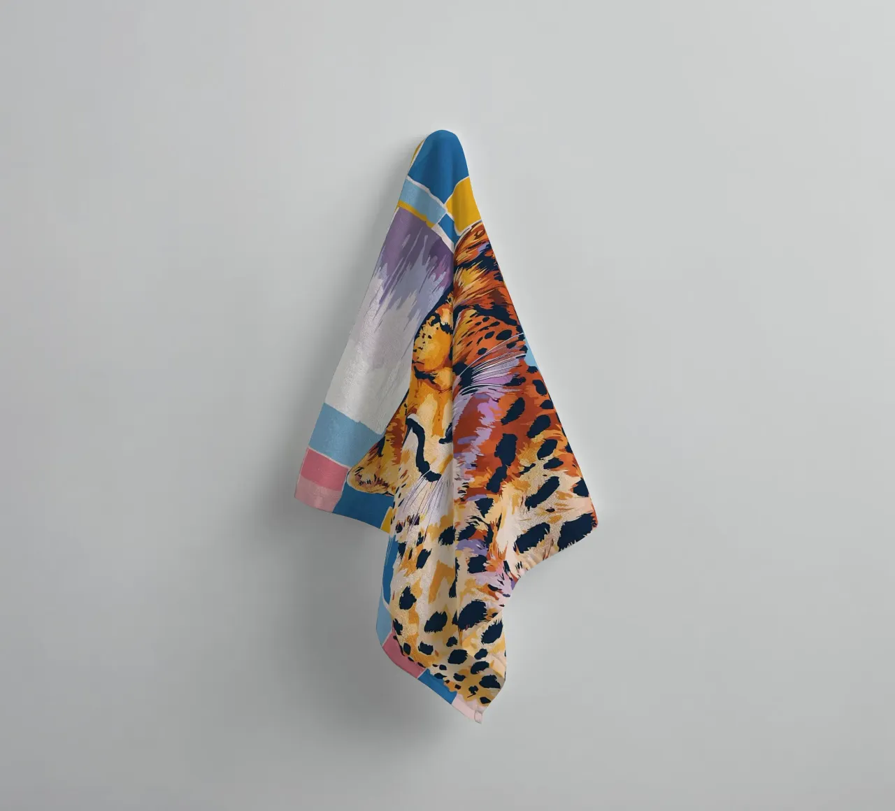 Cheetah met wc-hoed badhanddoek van JoyWalkerShop