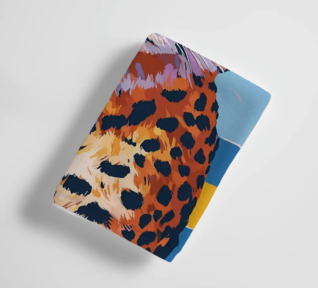 Cheetah met wc-hoed badhanddoek van JoyWalkerShop