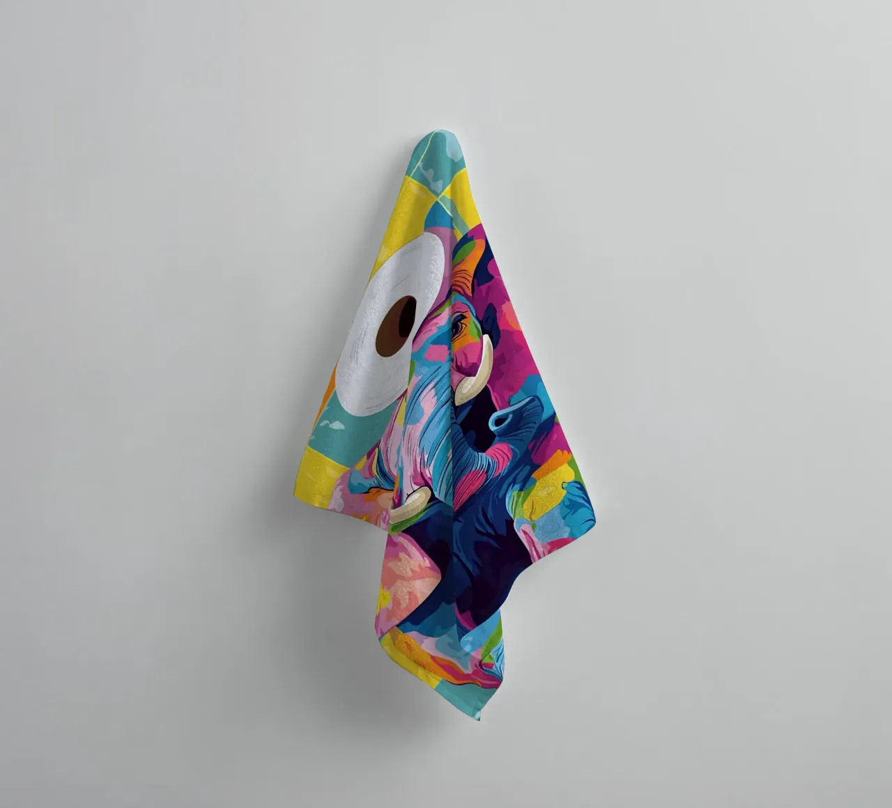 Kleurrijke olifant met wc-papierrol badhanddoek van JoyWalkerShop
