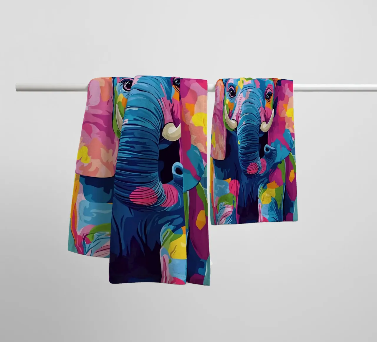 Kleurrijke olifant met wc-papierrol badhanddoek van JoyWalkerShop
