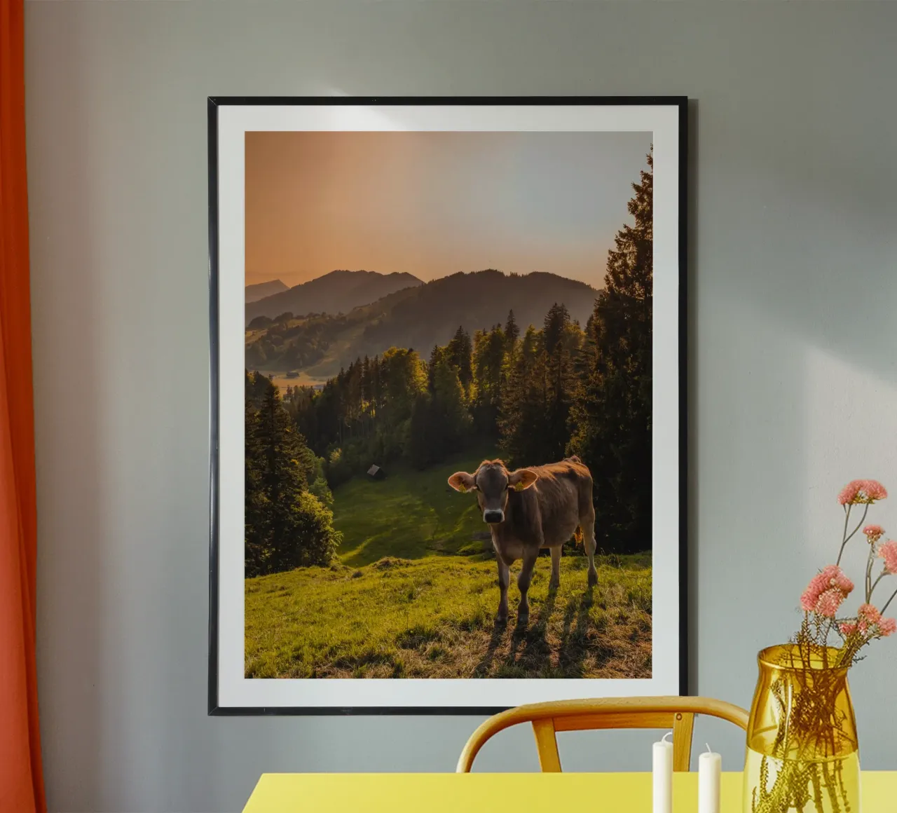 Mucca al tramonto poster da Marcel Bisig