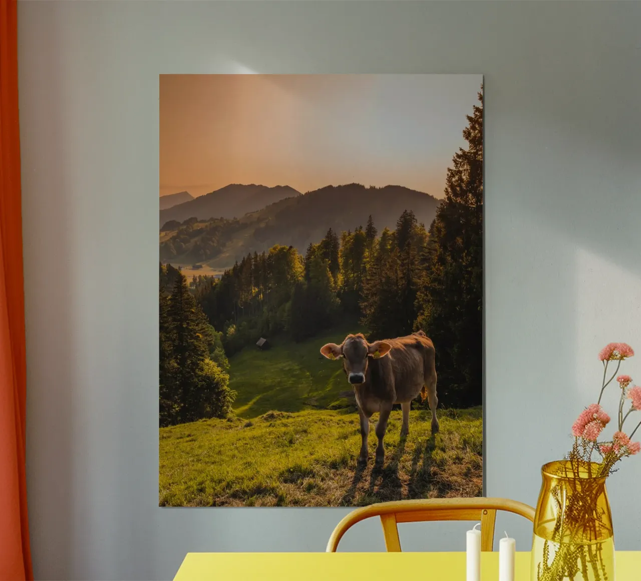 Mucca al tramonto poster da Marcel Bisig