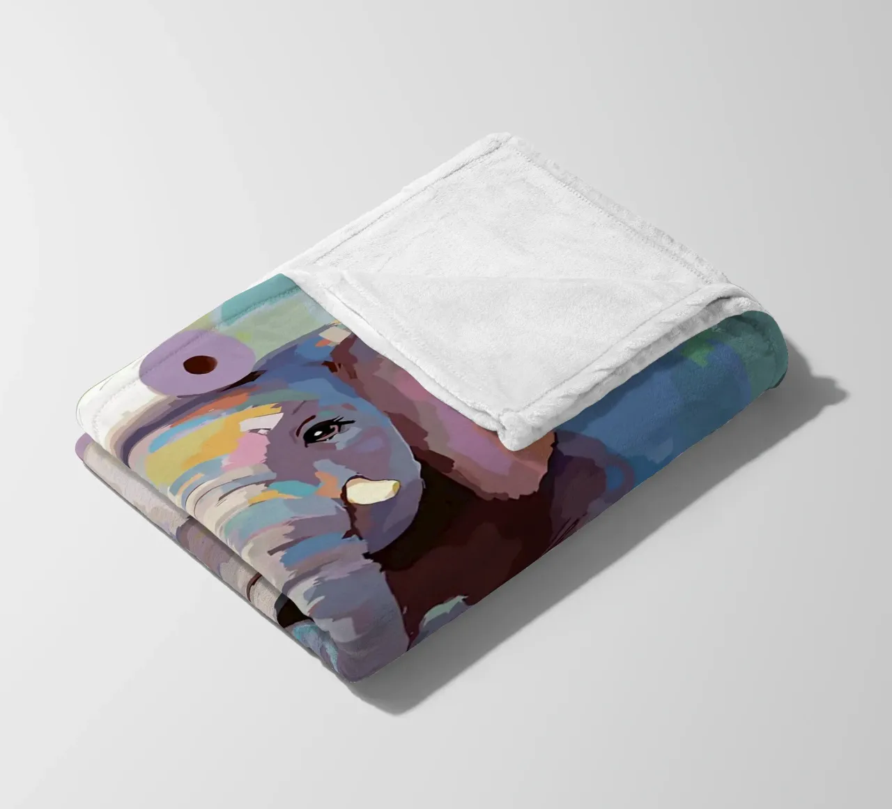 Elefante sul wc con carta igienica coperta in pile da JoyWalkerShop