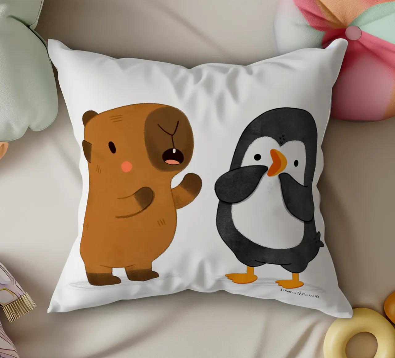 Capibara e pinguino a colloquio cuscino da julianamotzko