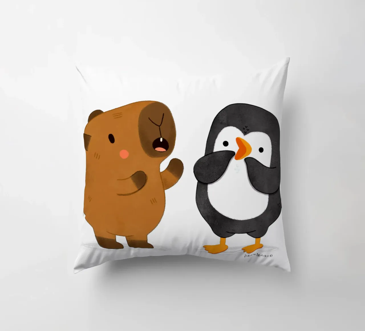Capibara e pinguino a colloquio cuscino da julianamotzko