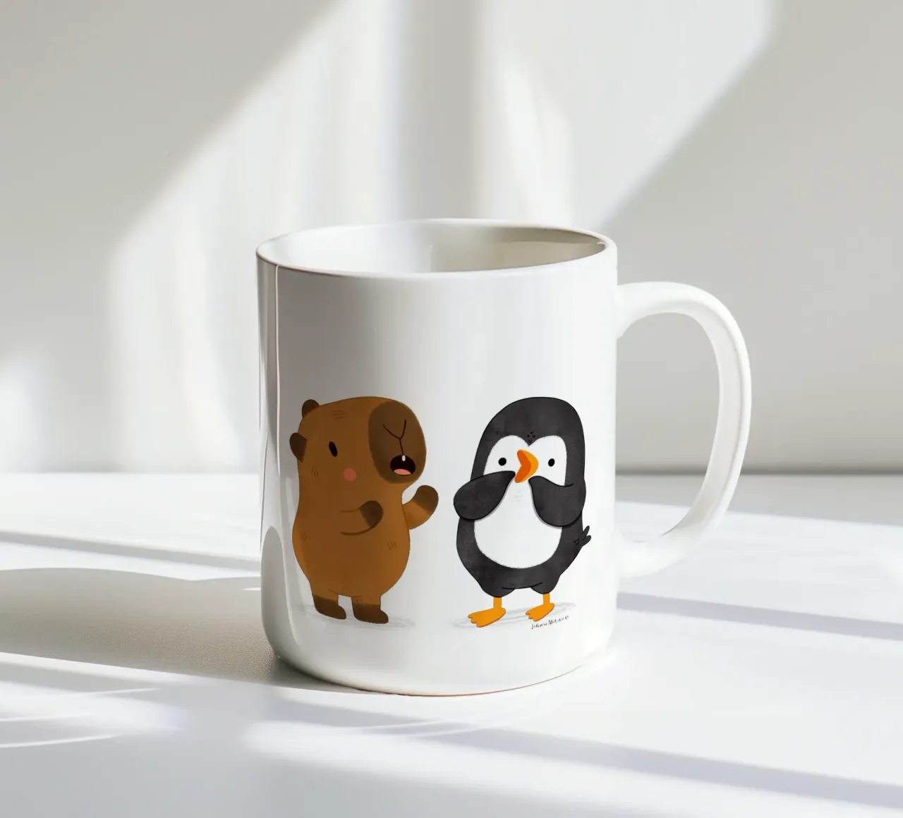 Capibara e pinguino a colloquio tazza in ceramica da julianamotzko
