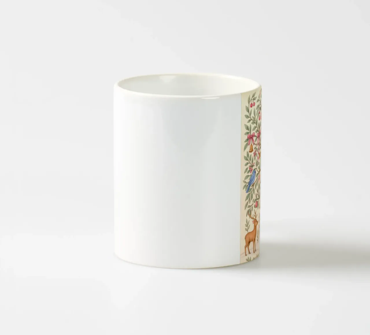 Stravagante albero di Natale rosa con cervi, uccelli e fiocchi tazza in ceramica da GentleEchoes Dreamlight