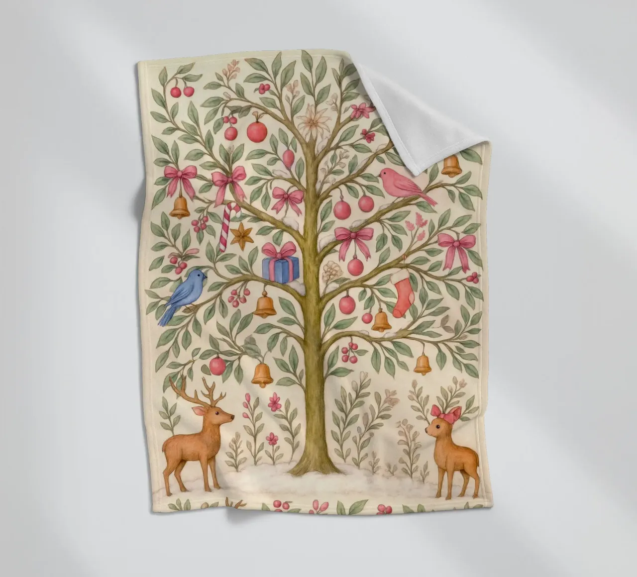 Stravagante albero di Natale rosa con cervi, uccelli e fiocchi coperta in pile da GentleEchoes Dreamlight