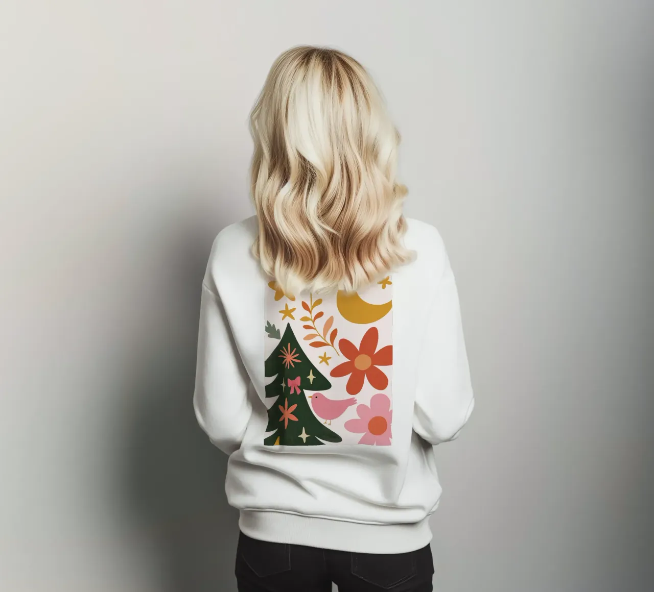 Sognante albero di Natale a forma di uccello rosa con luna, stelle e fiori felpa da GentleEchoes Dreamlight