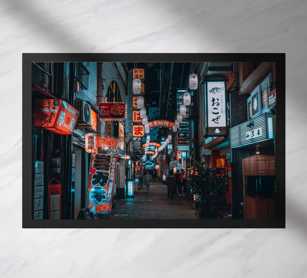 Luci notturne al neon a Nagasaki, Giappone zerbino da Marcel Bisig