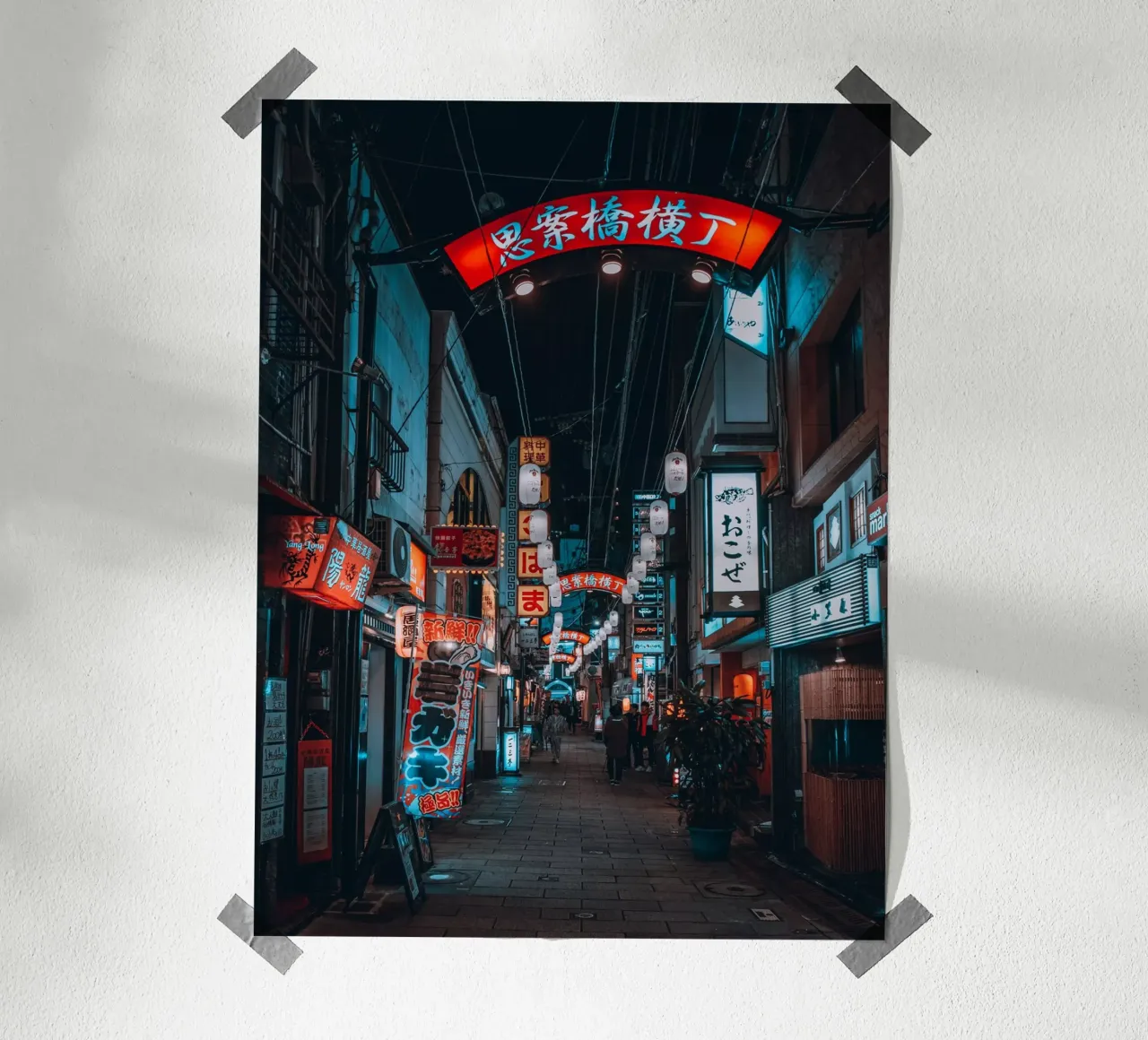 Luci notturne al neon a Nagasaki, Giappone carta hahnemühle da Marcel Bisig